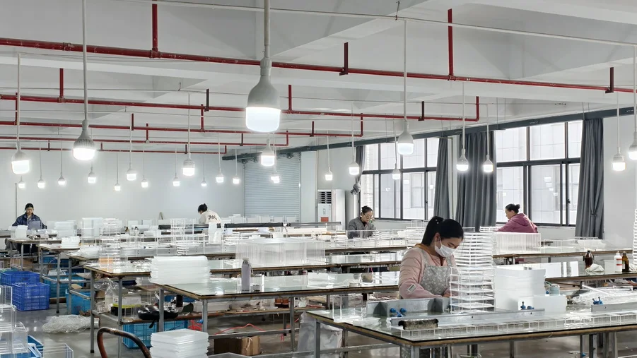 Acrylic assembly and gluing workshop